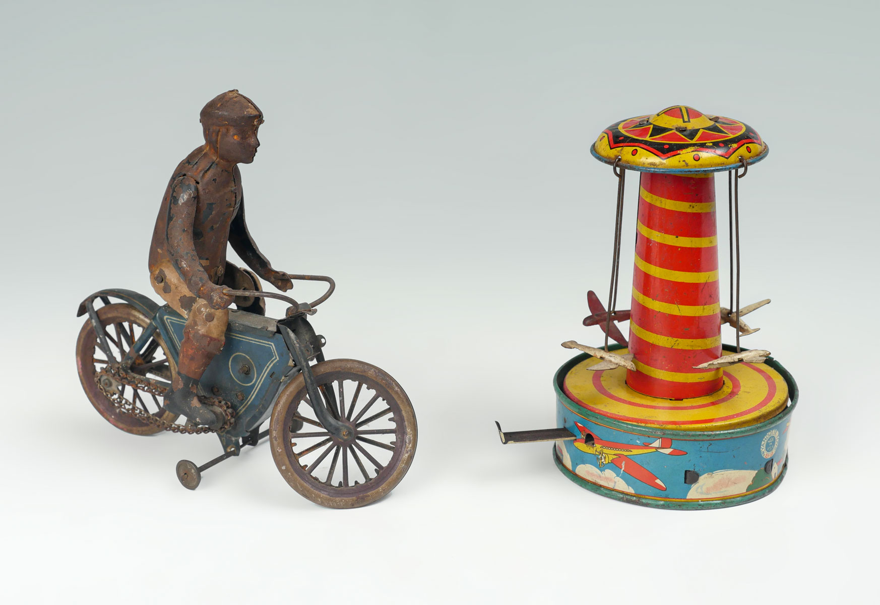 2 TIN WIND UP TOYS: Comprising;