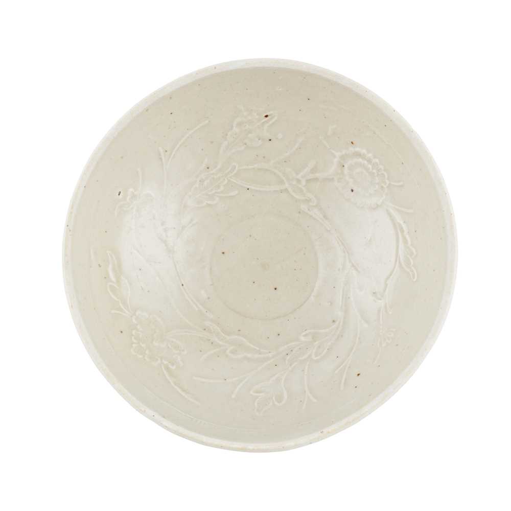 CELADON GLAZED MOULDED CHRYSANTHEMUM 36dfc3