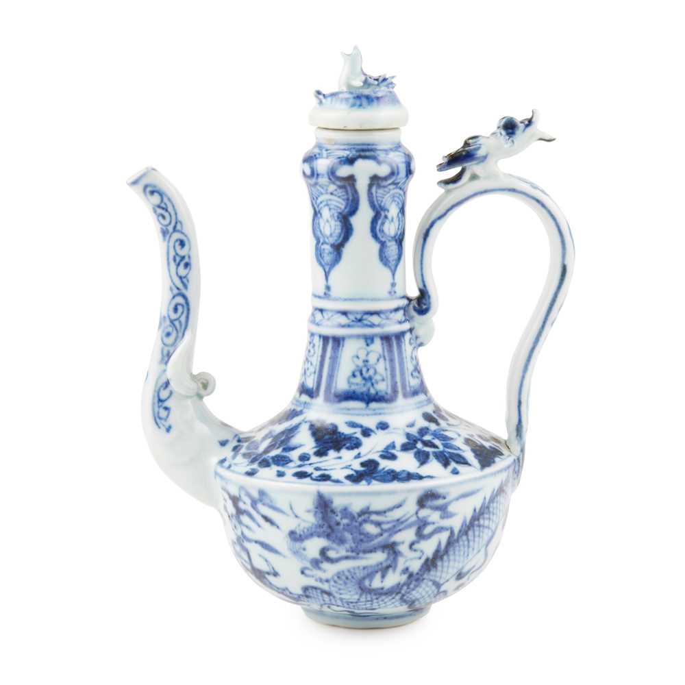 BLUE AND WHITE LIDDED DRAGON  36dff8