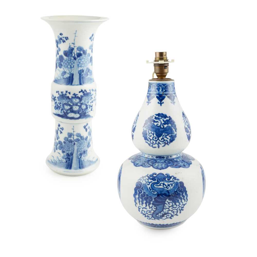 TWO BLUE AND WHITE VASES  36e008