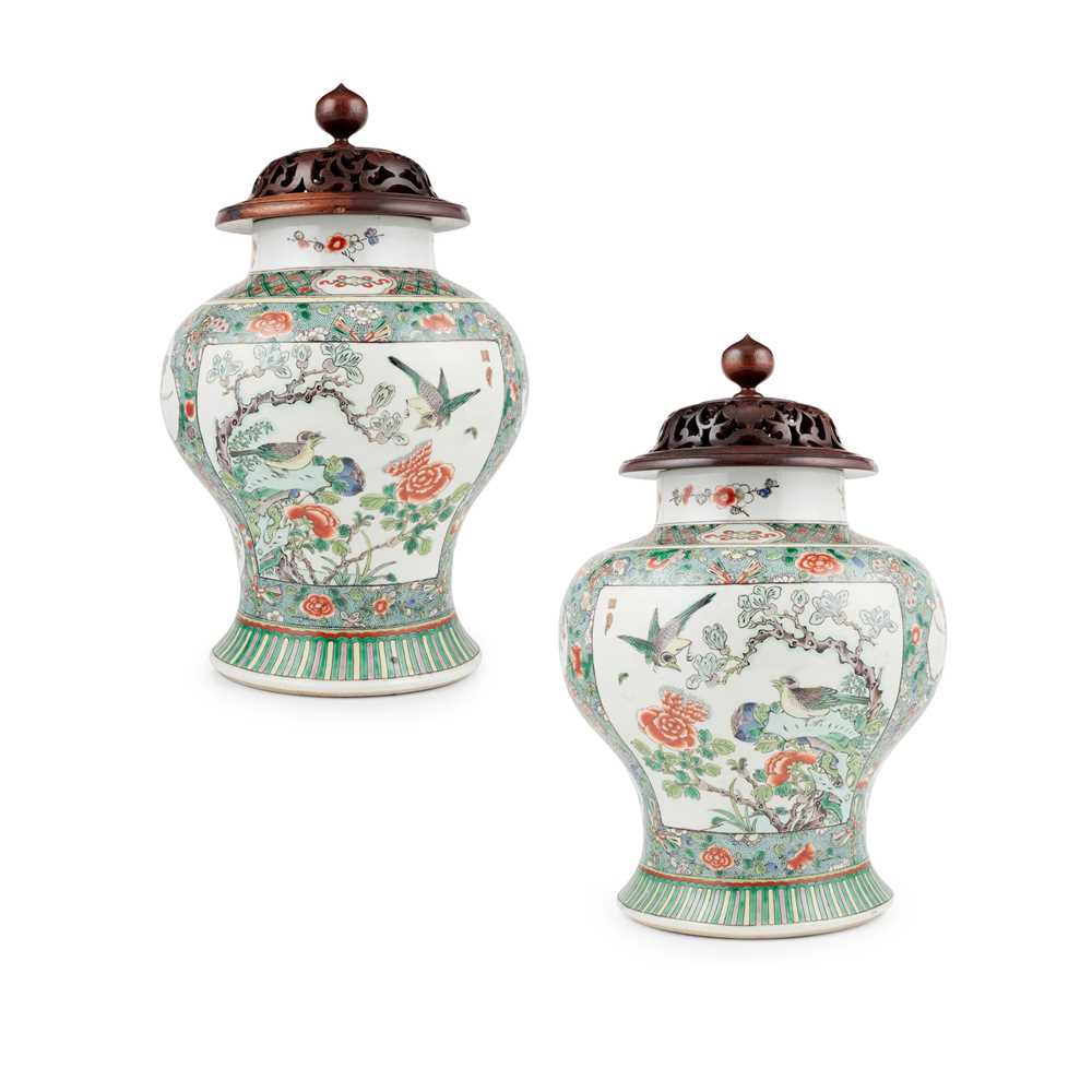 PAIR OF FAMILLE VERTE JARS 19TH 20TH 36e031