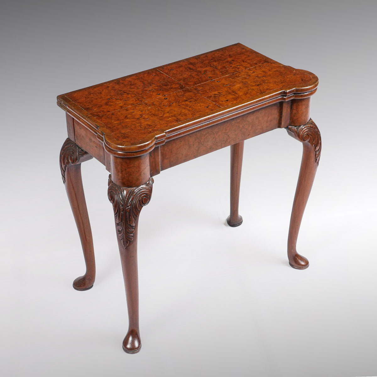 QUEEN ANNE CARD TABLE: Beautiful