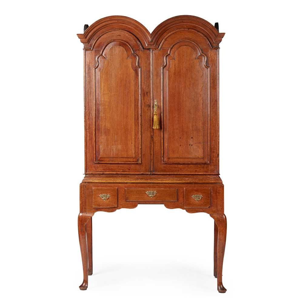 QUEEN ANNE OAK CABINET ON STAND EARLY 36e102