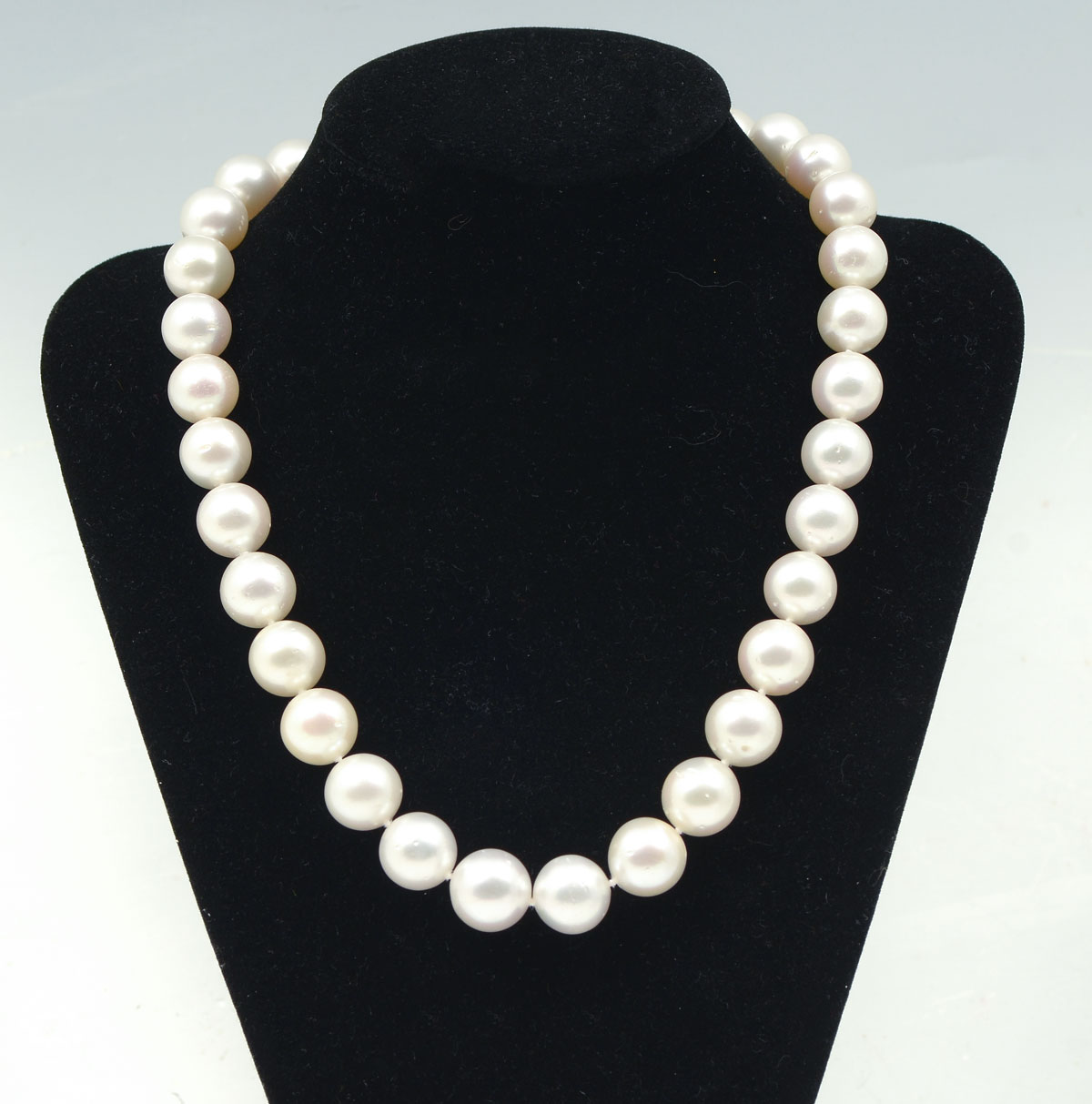 WHITE SOUTH SEA PEARL NECKLACE: