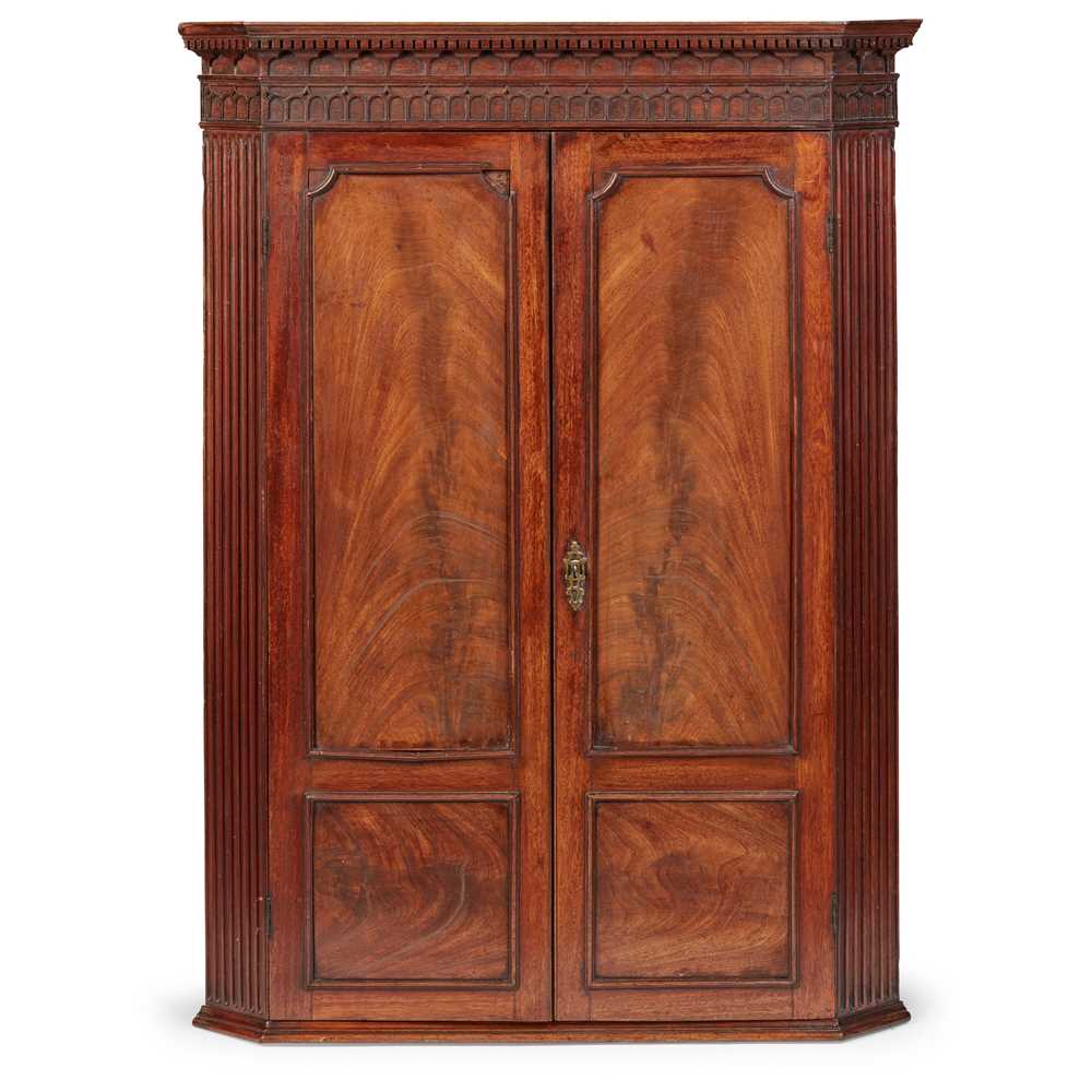 GEORGE III MAHOGANY HANGING CORNER