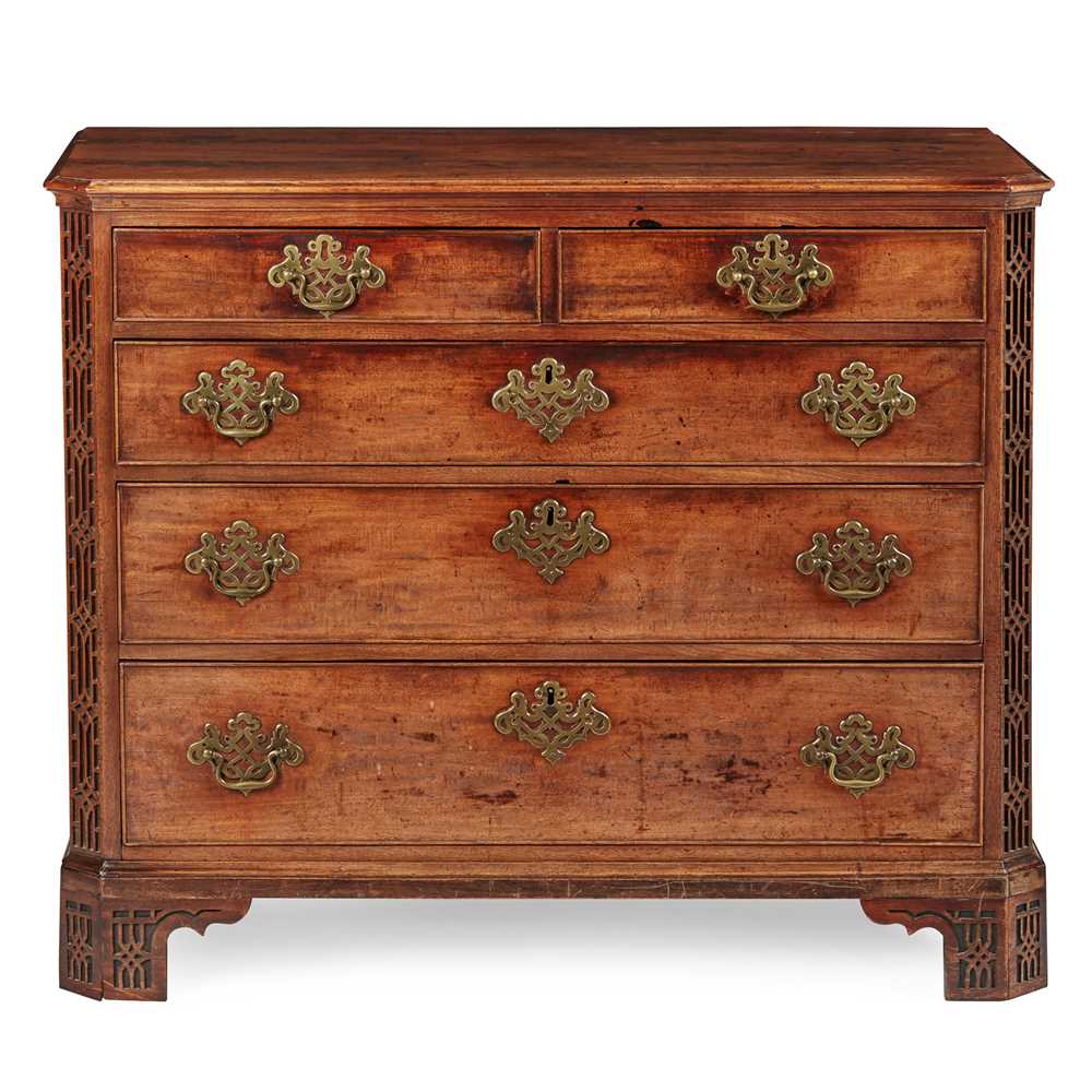 EARLY GEORGE III MAHOGANY CHEST 36e12e