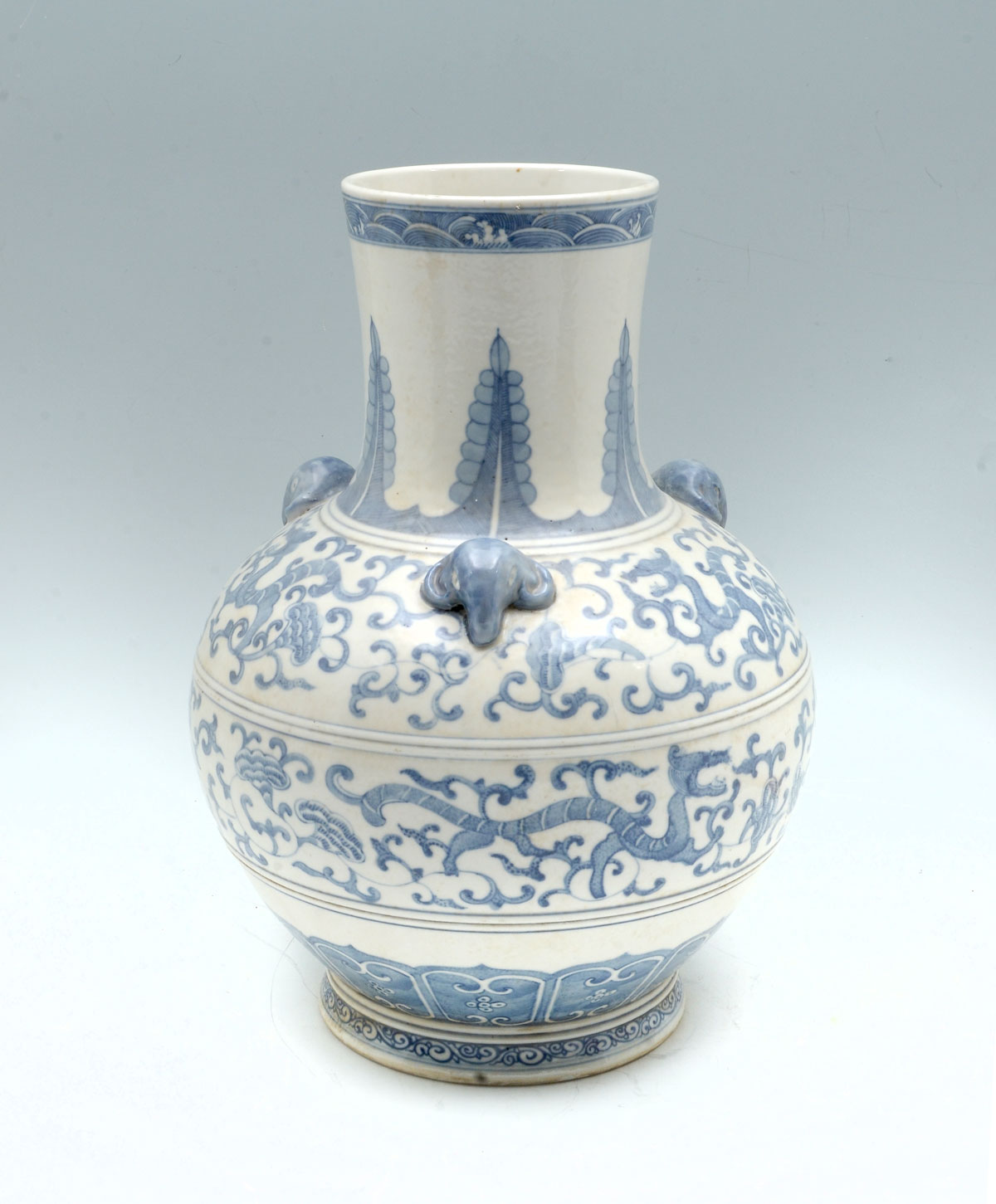 CHINESE GLOBULAR BLUE AND WHITE 36e1fb