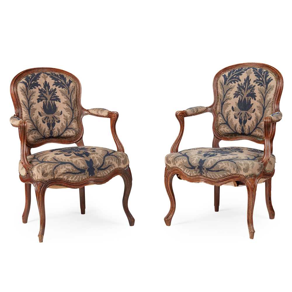 PAIR OF LOUIS XV WALNUT AND NEEDLEWORK 36e2e3