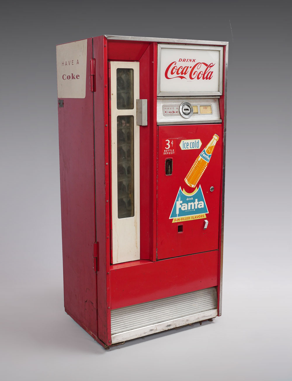 10 CENT COCA-COLA VENDING MACHINE: