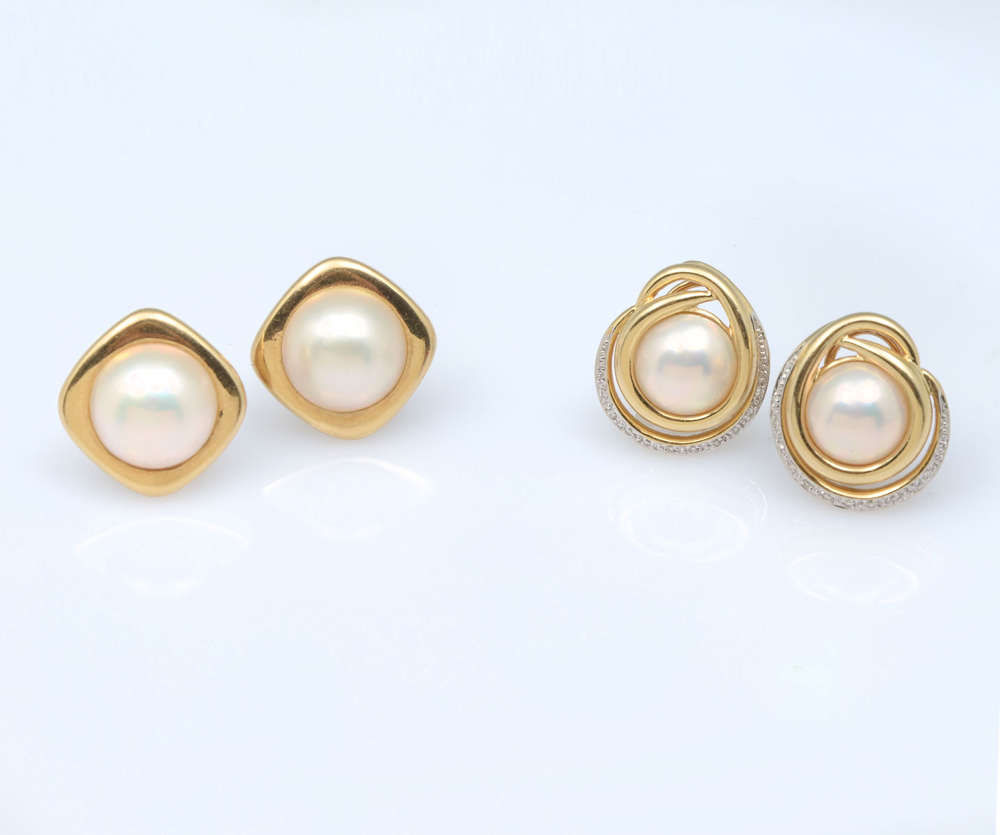 LOT OF 2 PR OF 14K GOLD MABE PEARL 36e3a4