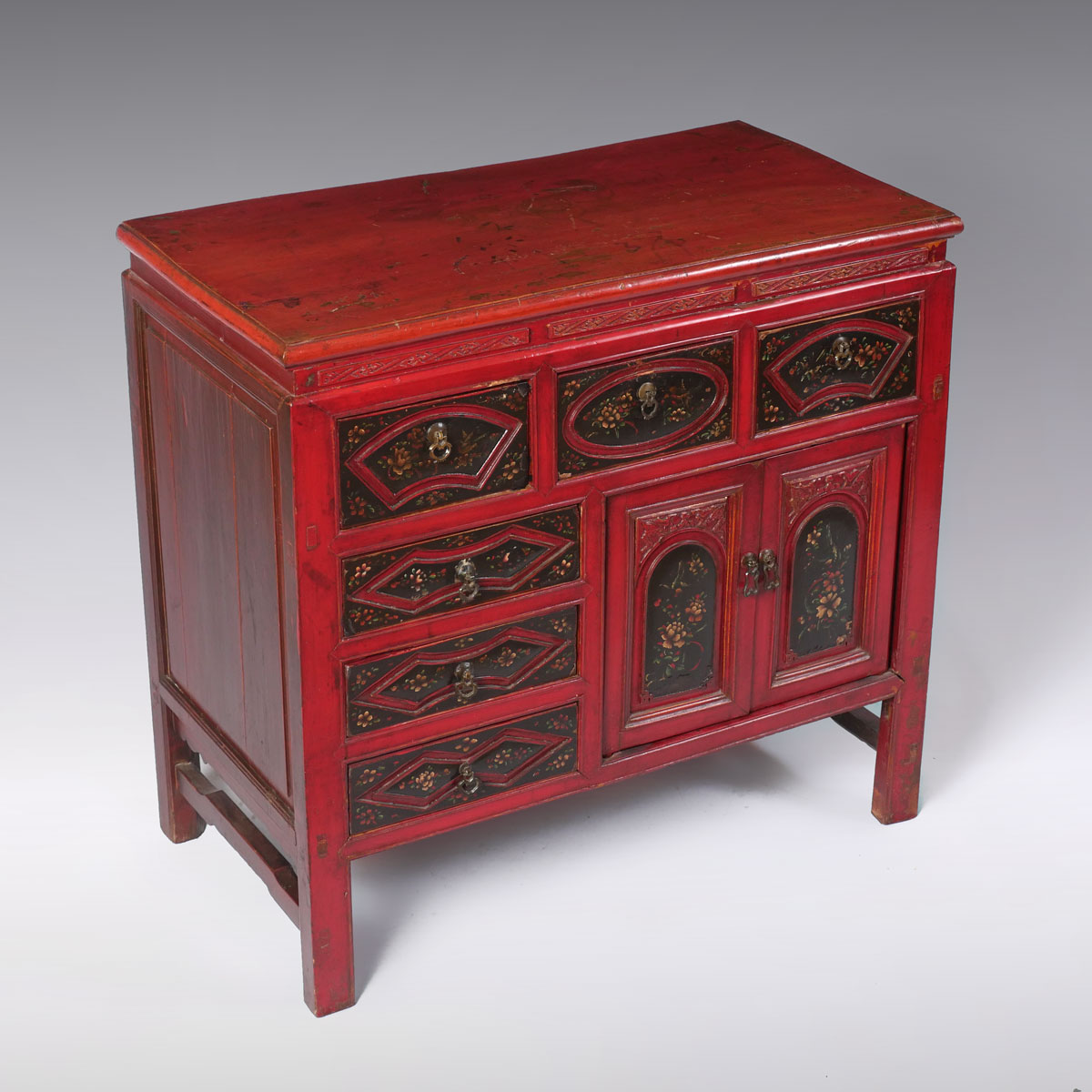 RED LACQUERED CHINESE CABINET  36e434