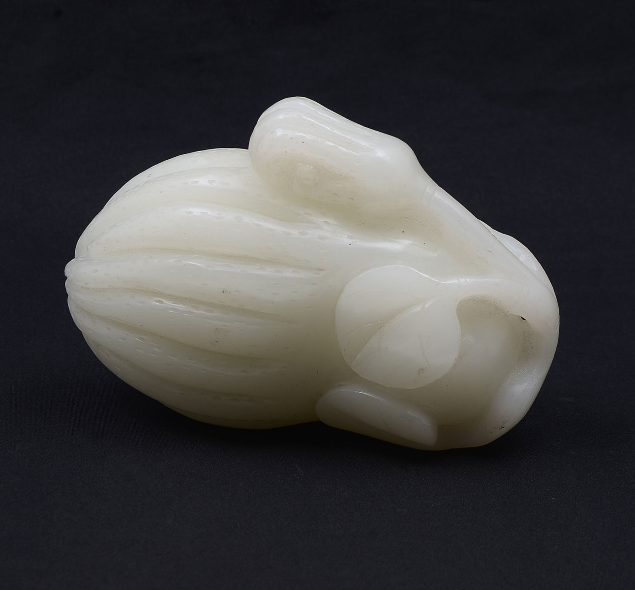 CHINESE WHITE JADE FRUIT CARVING  36e431