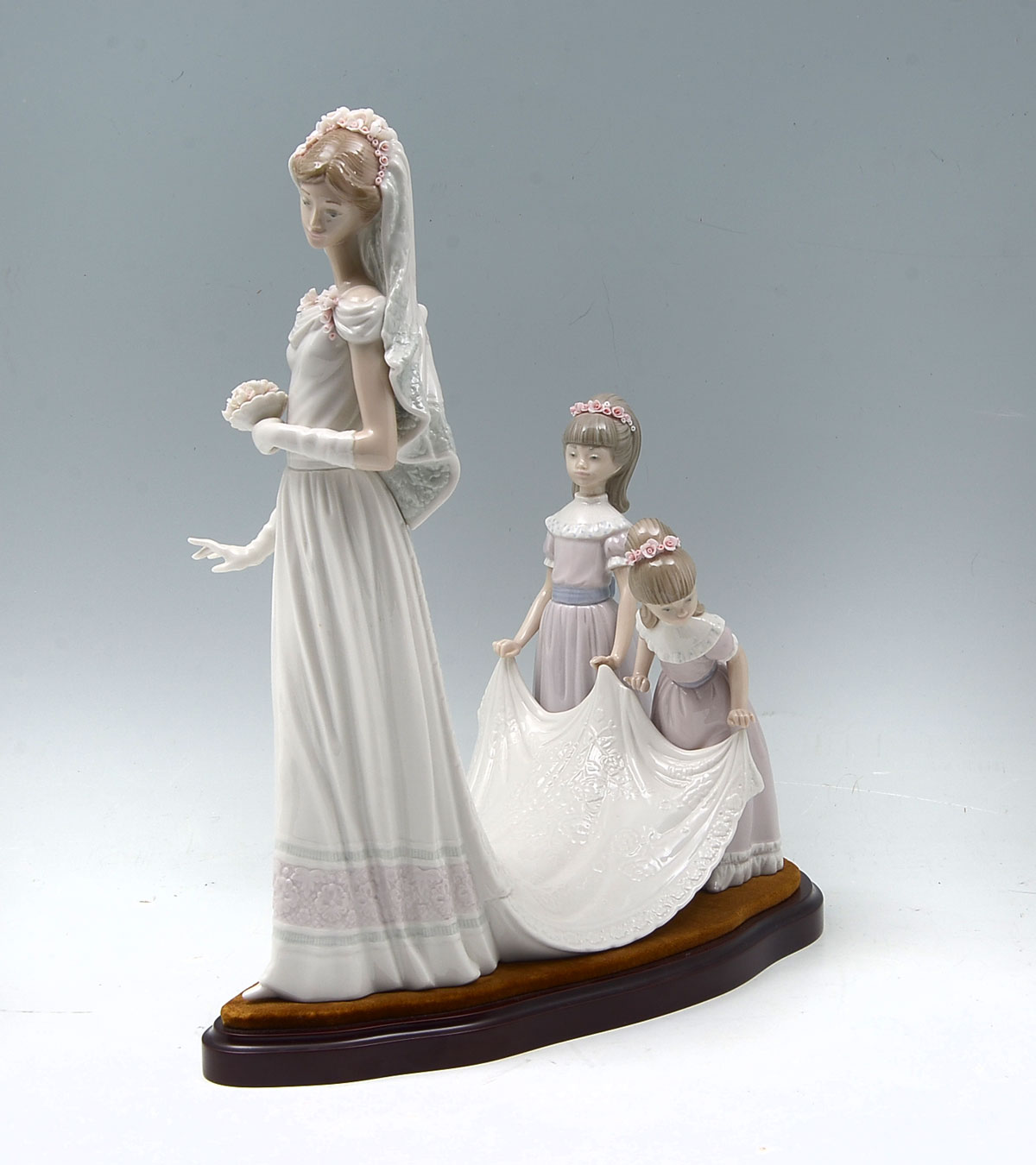 LLADRO FIGURINE ''HERE COMES THE