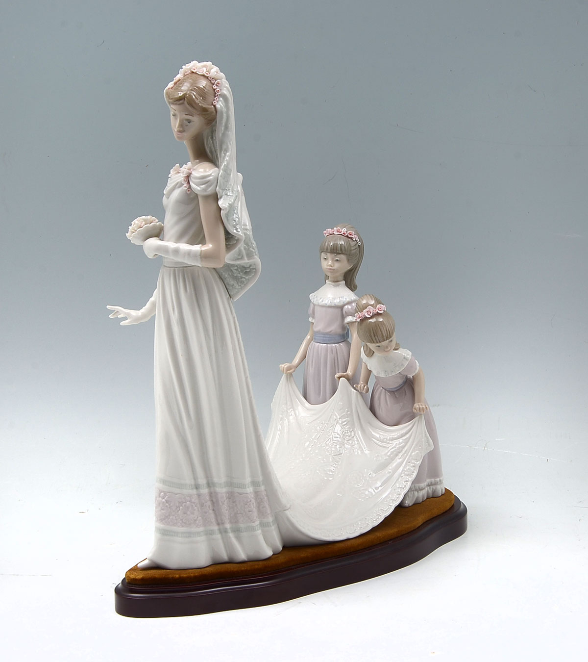 LLADRO FIGURINE HERE COMES THE BRIDE: