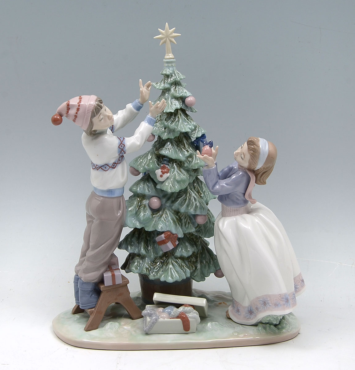 LLADRO TRIMMING THE TREE Designed 36e4aa