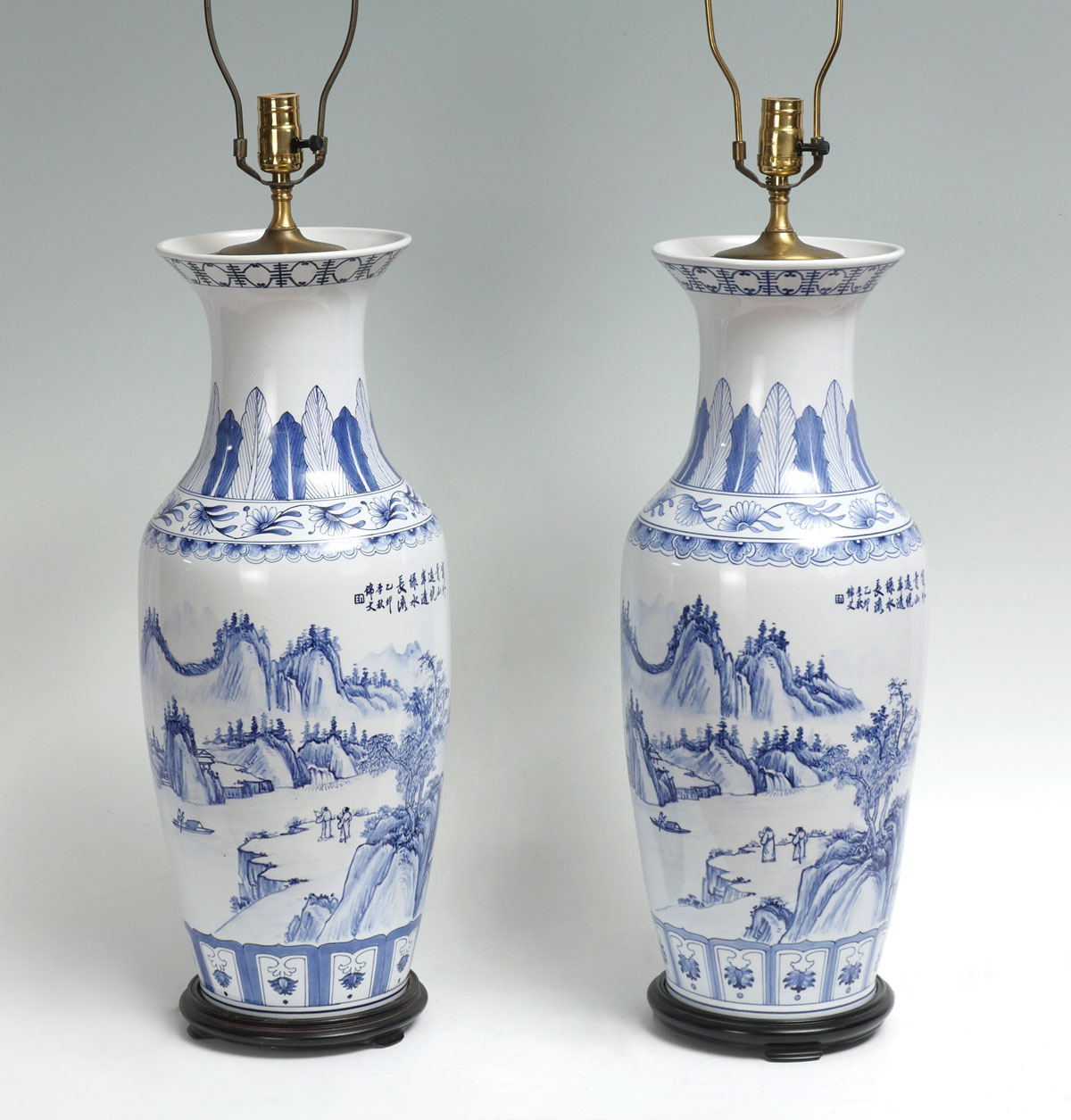 2 TALL CHINESE BLUE AND WHITE CHINESE 36e687