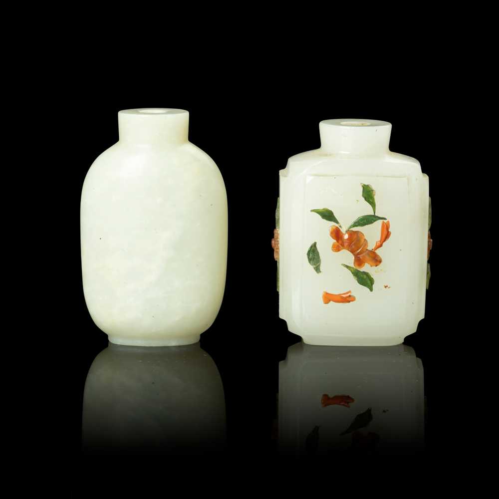 TWO PALE CELADON JADE SNUFF BOTTLES QING 36e6a5