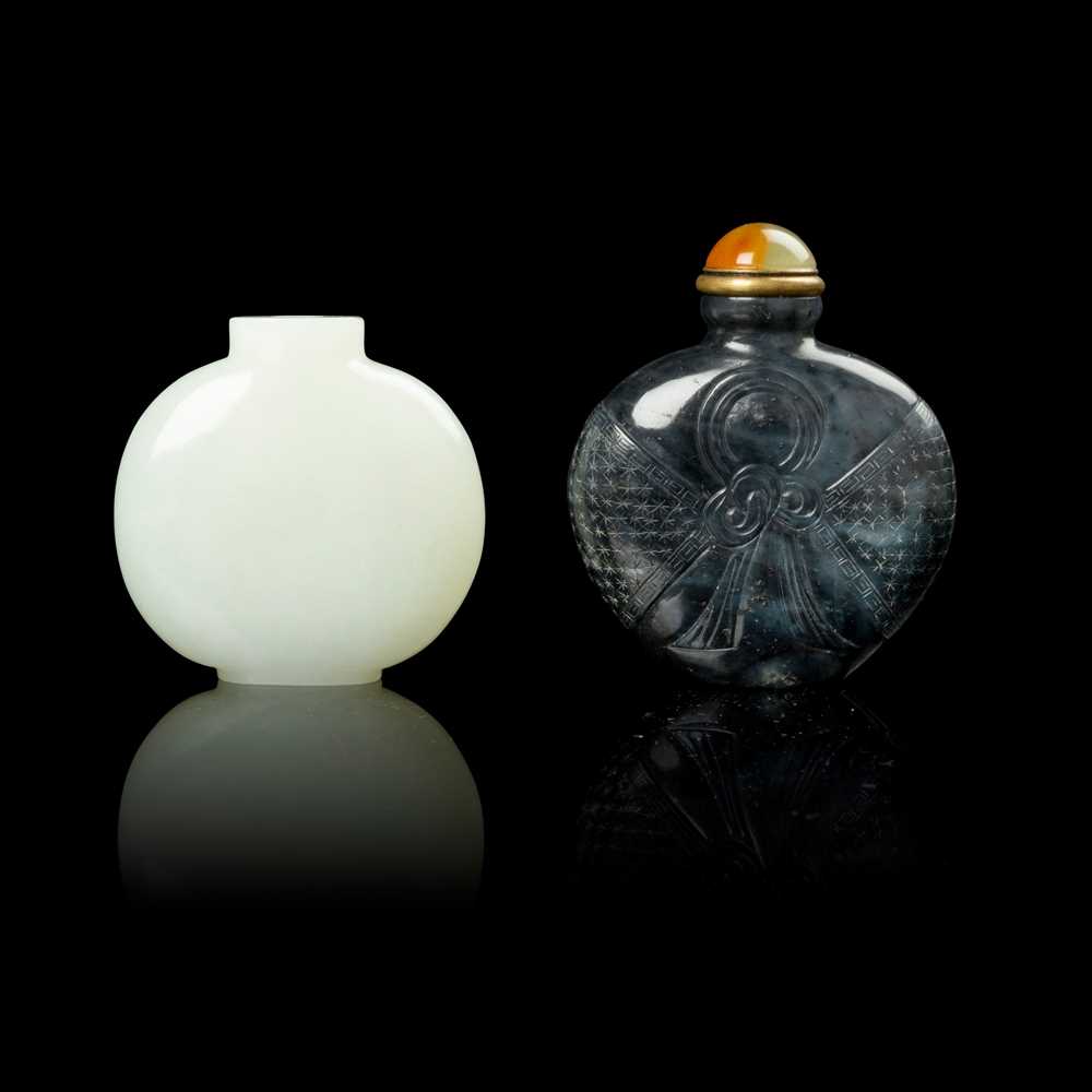 TWO JADE SNUFF BOTTLES QING DYNASTY  36e6a7