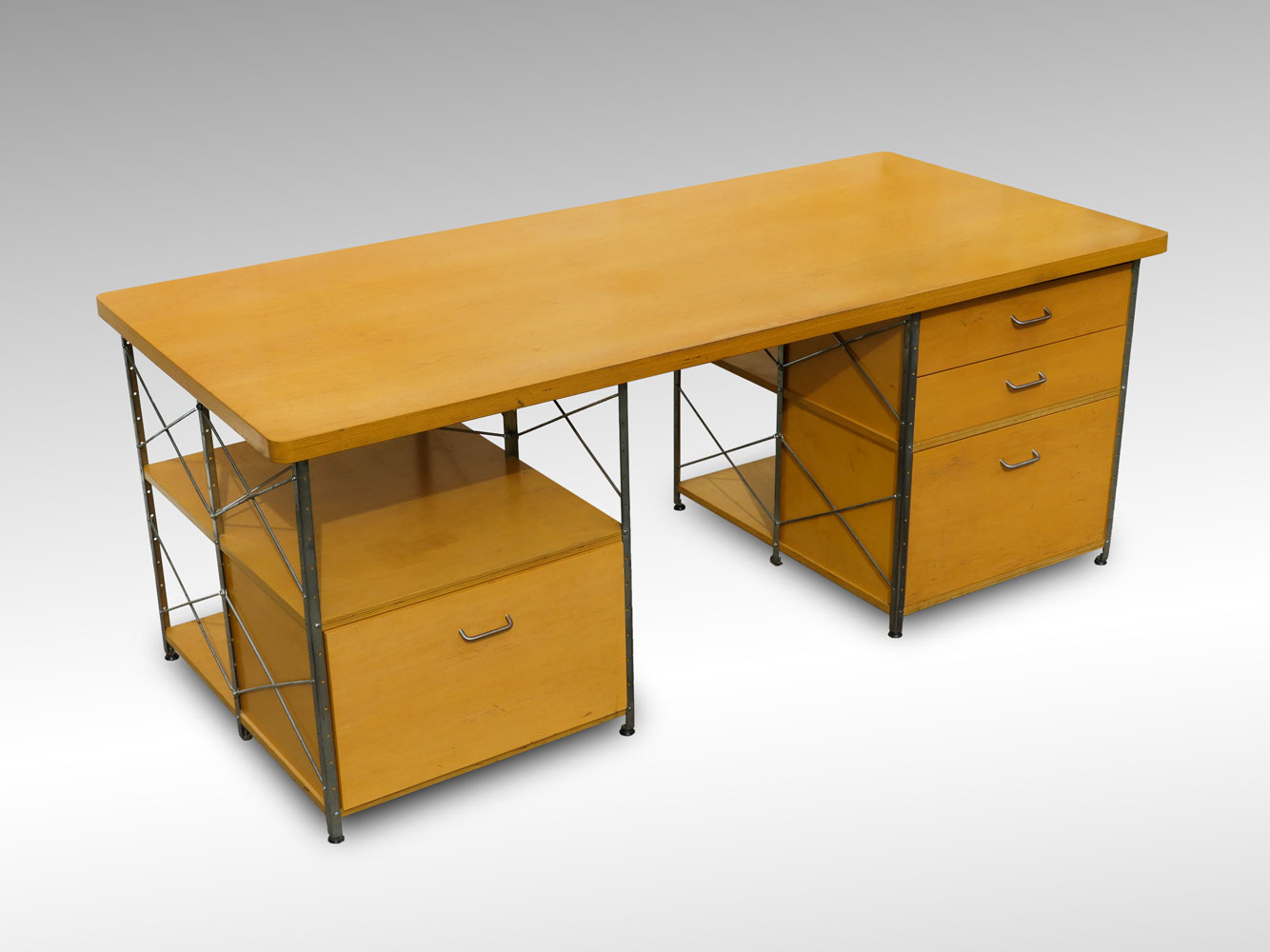 MODERNICA CASE STUDY EXECUTIVE DESK: