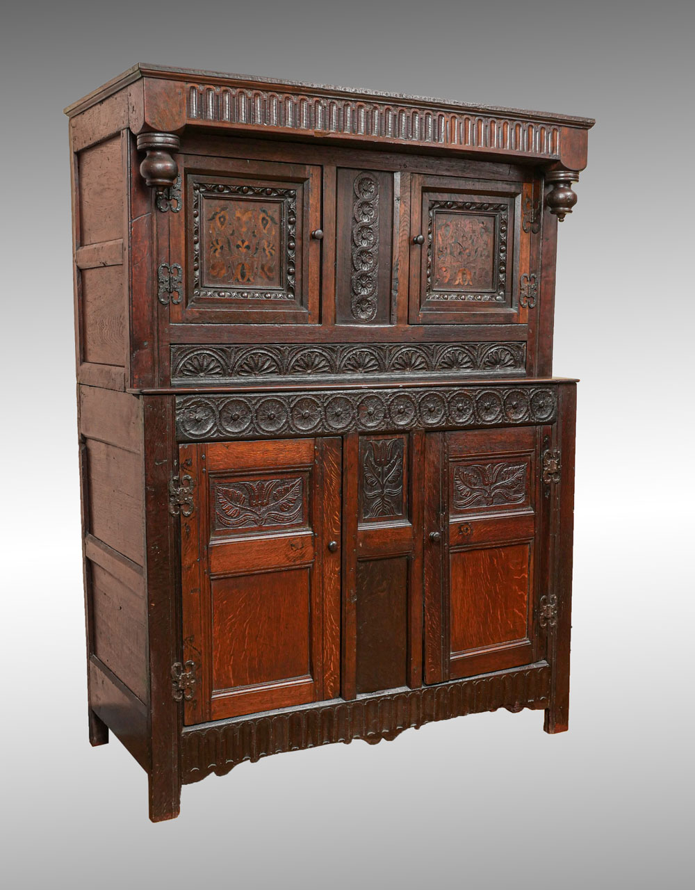 EARLY OAK CARVED CUPBOARD Early 36e6f2