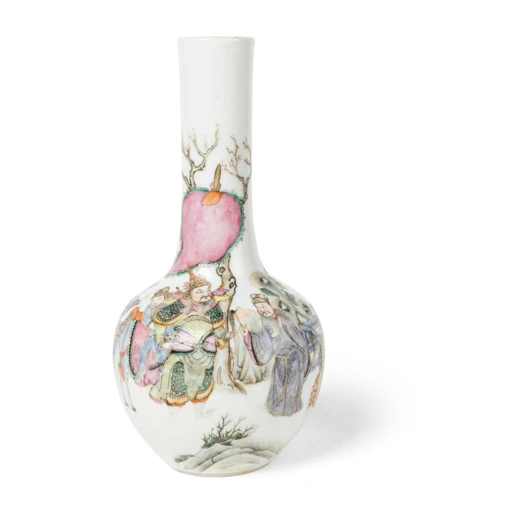 FAMILLE ROSE BOTTLE VASE
QING DYNASTY,