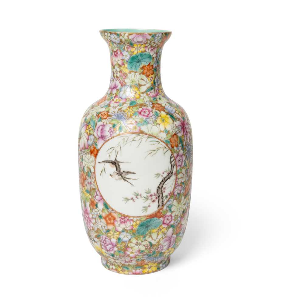 FAMILLE ROSE MILLEFLEUR VASE QIANLONG 36e73e