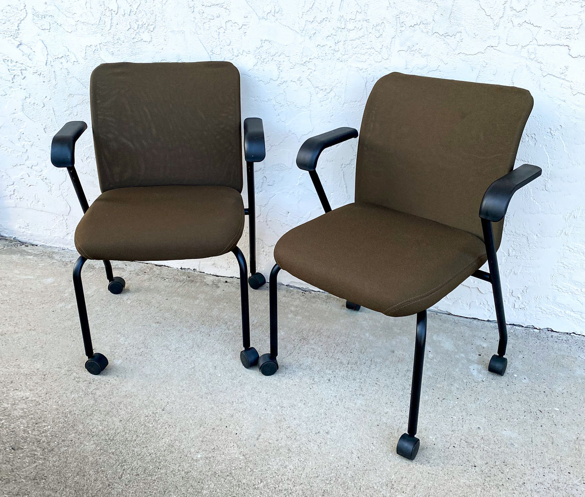 PAIR OF KNOLL MODERN OFFICE ARMCHAIRS: