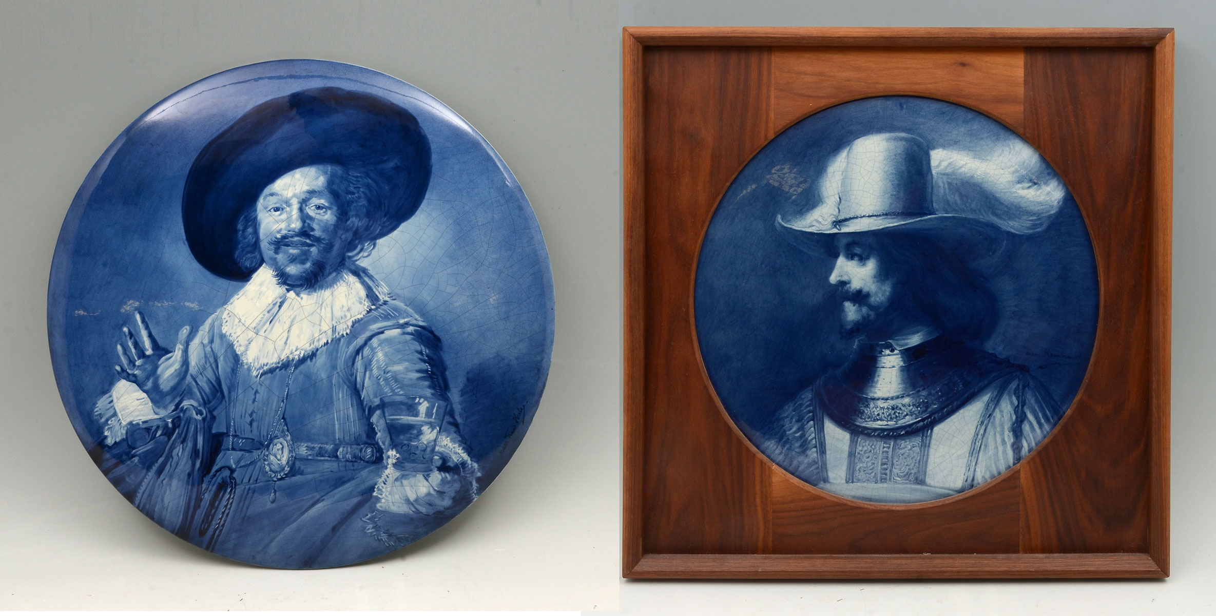 PAIR OF LARGE DELFT PORTRAIT PLATES  36e7ca