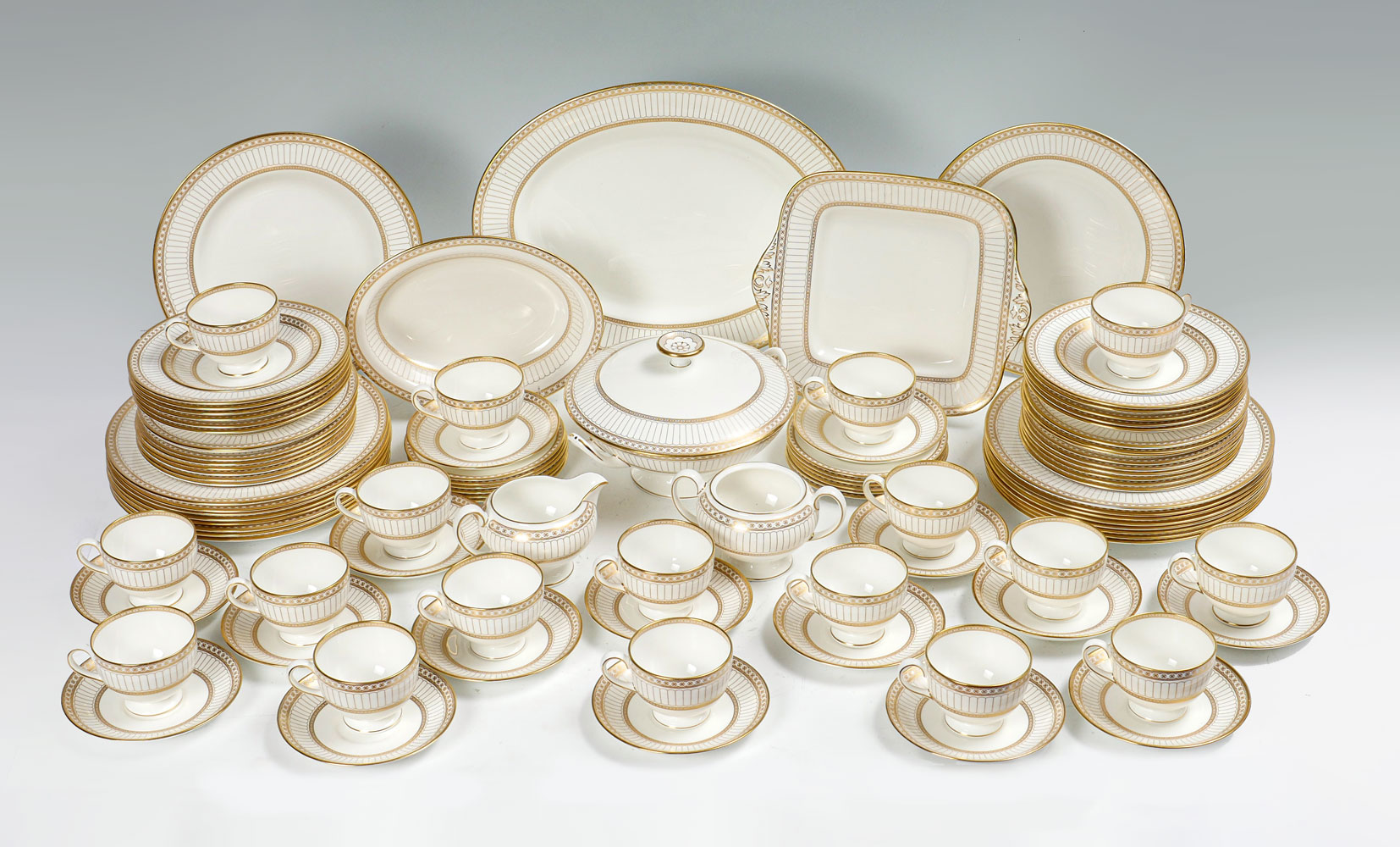 LARGE WEDGWOOD COLONNADE GOLD CHINA