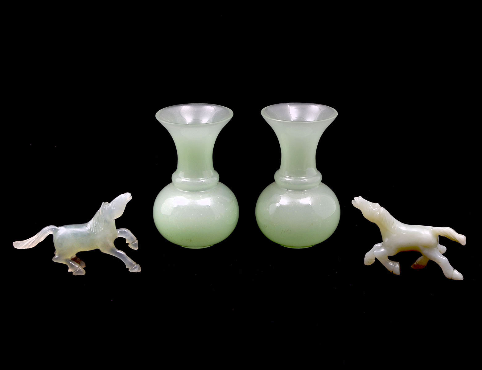 4 PC CHINESE JADE VASES AND HORSES  36e81c