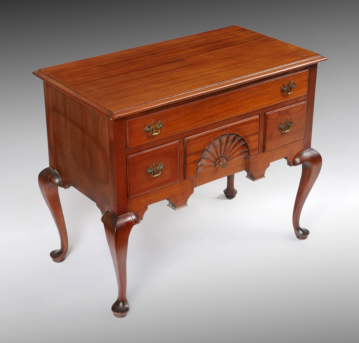 QUEEN ANNE STYLE LOWBOY: 4- drawer