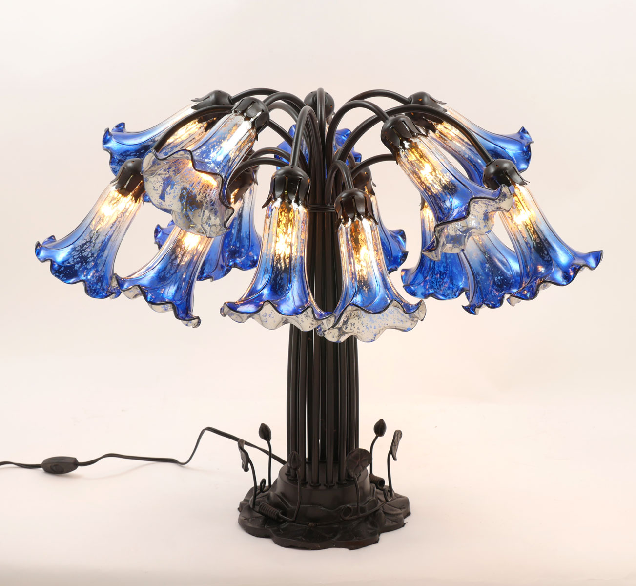 15-LIGHT TIFFANY STYLE TULIP LAMP: This