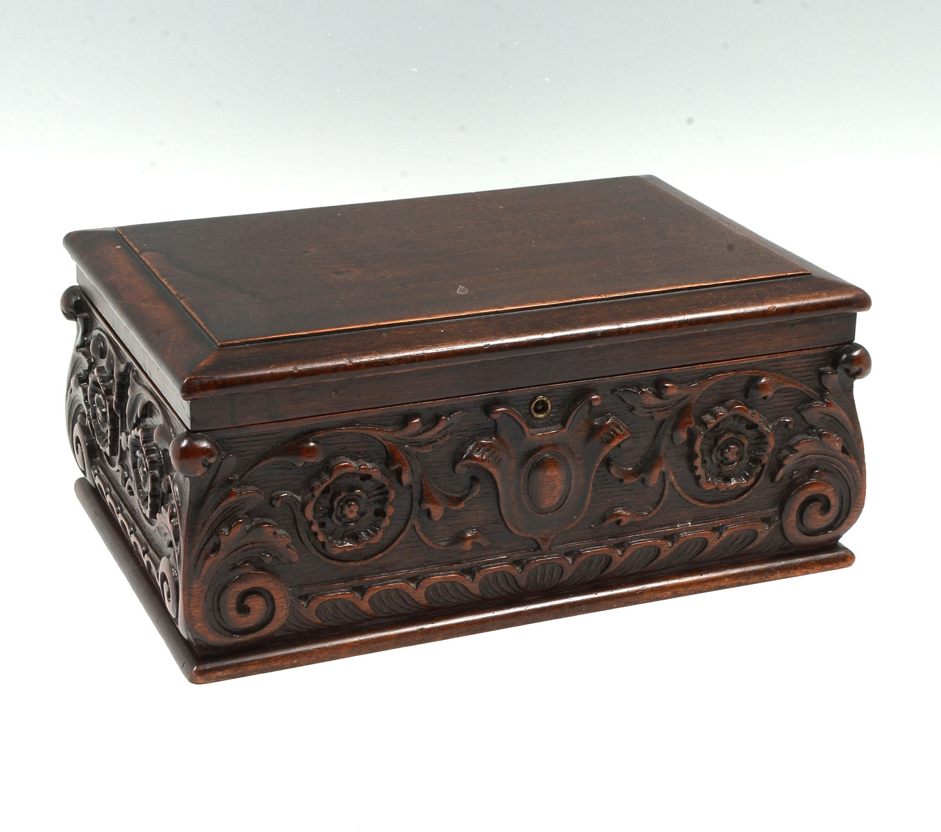 CONTINENTAL CARVED MAHOGANY HUMIDOR  36eadb