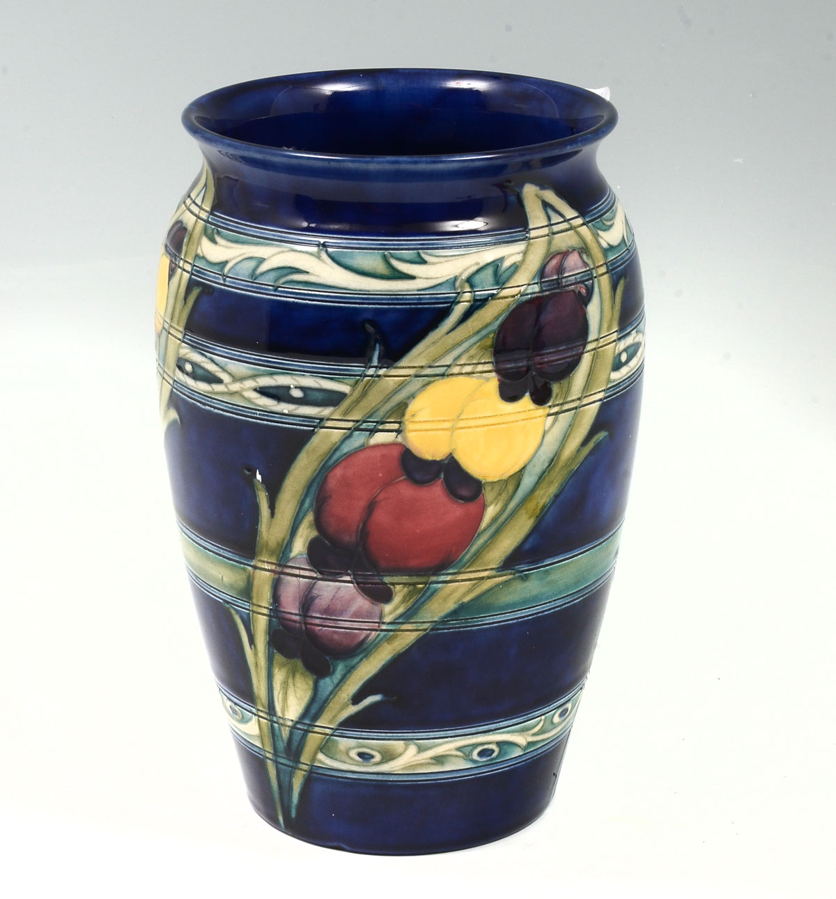 ENGLISH MOORCROFT POTTERY VASE  36eaeb