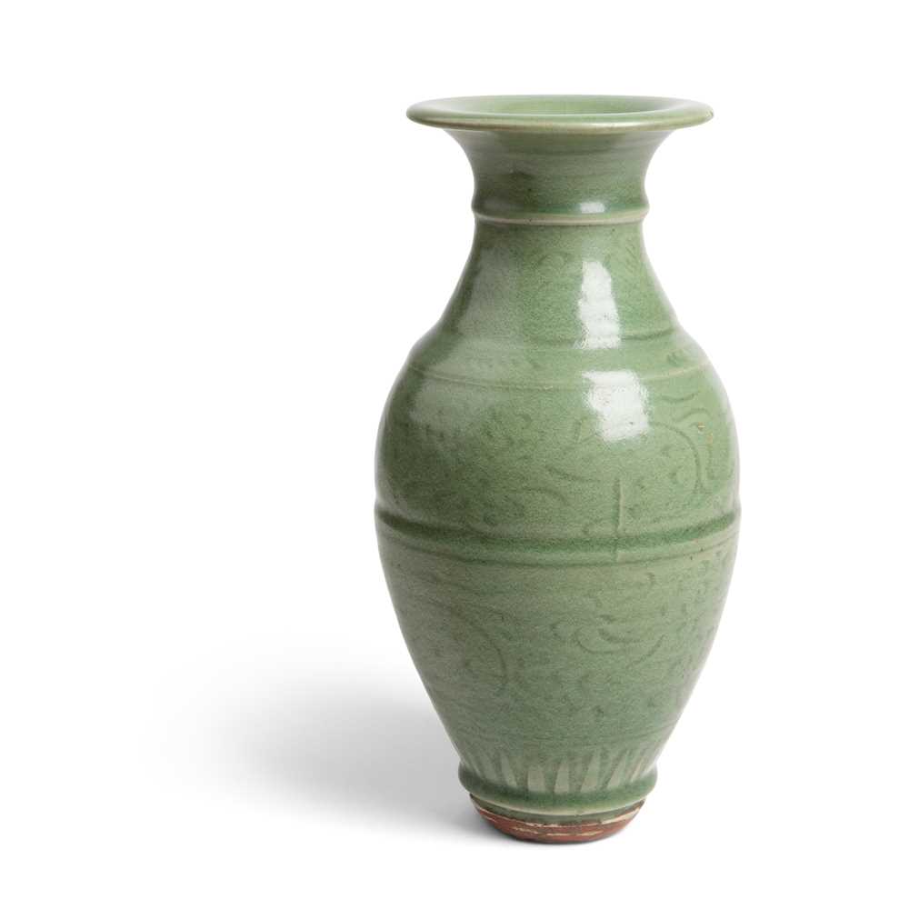 LONGQUAN CELADON FLOWER VASE MING 36eb54