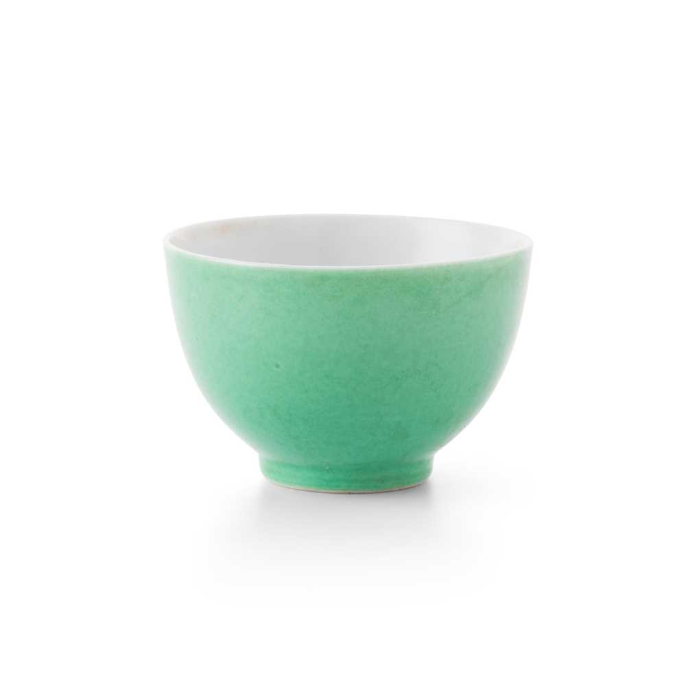 APPLE GREEN GLAZED CUP YONGZHENG 36eb63