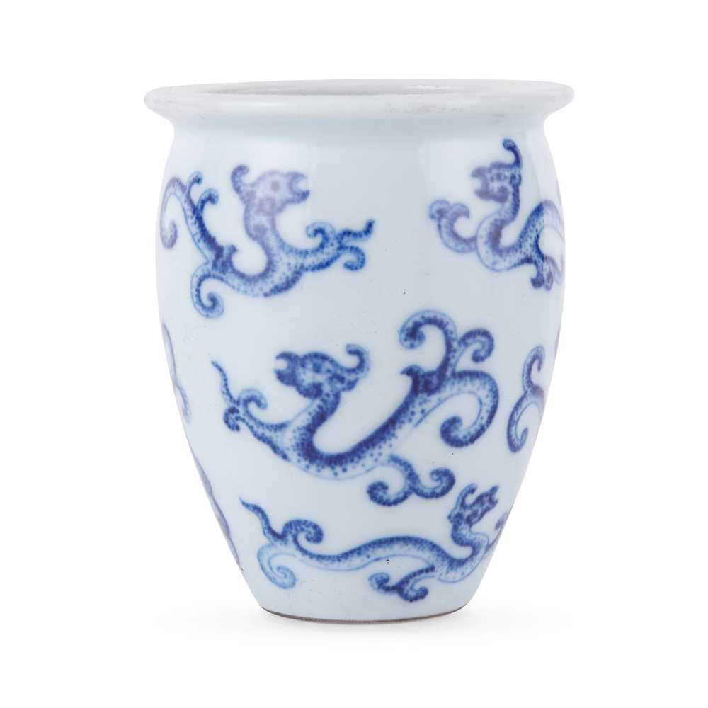 SMALL BLUE AND WHITE WATER POT QING 36eb7d