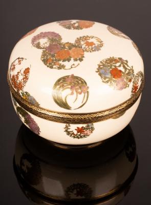 A Japanese Satsuma circular bowl and