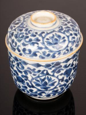A Chinese blue and white jar and