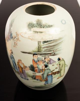 A 20th Century Chinese jar depicting 36c7dd