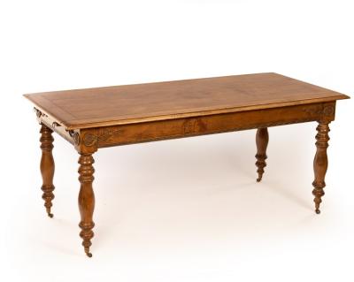 An oak extending dining table  36c85b