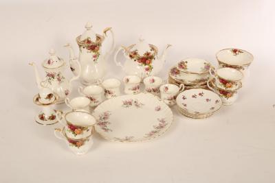 A quantity of Royal Albert teaware