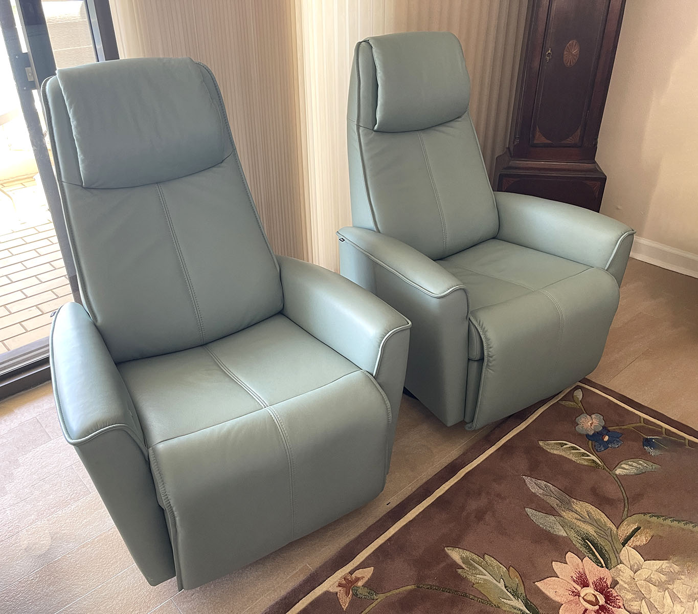 TWO FJORDS STOLKHOLM POWER RECLINERS  36c948