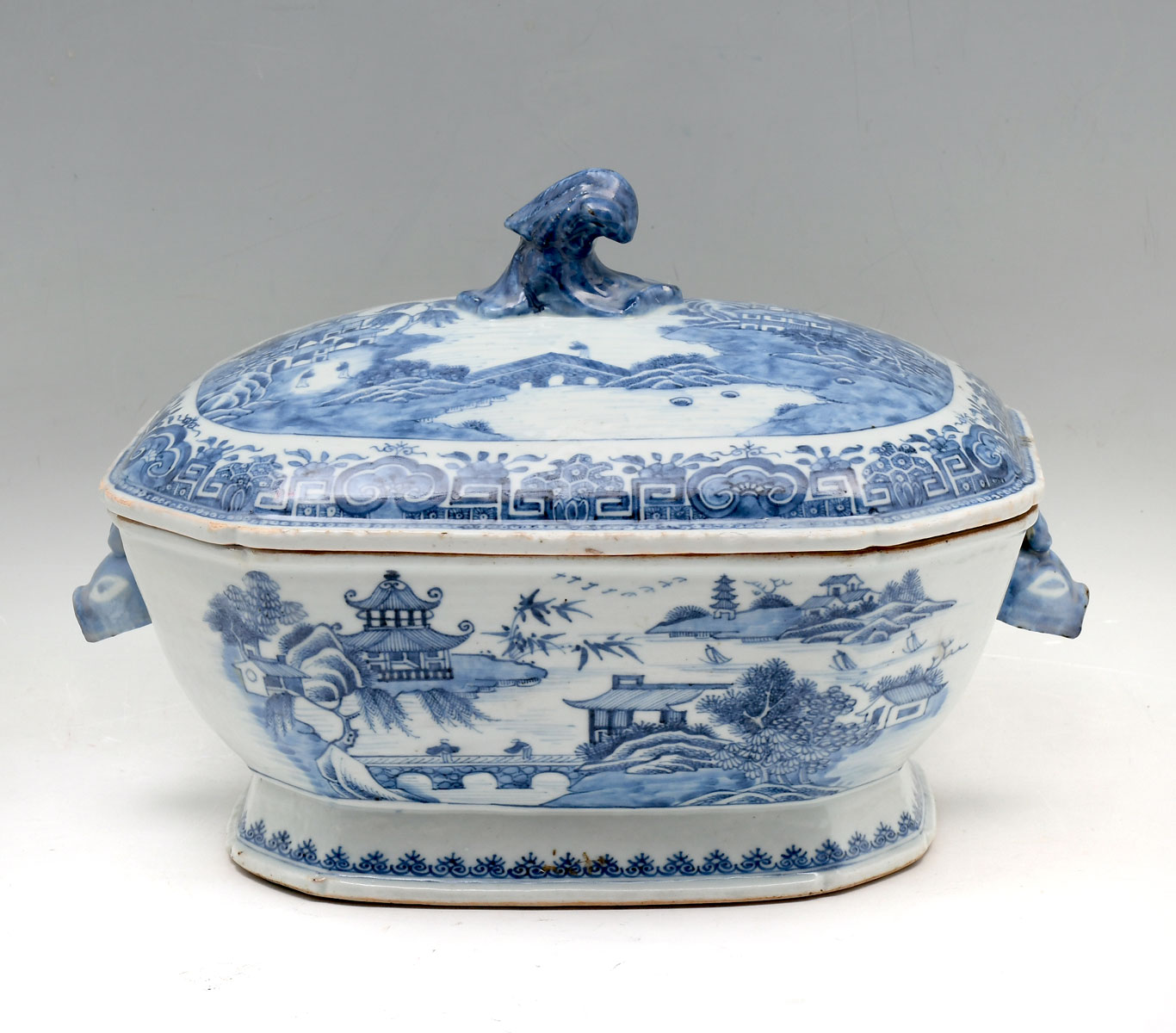 19TH C CHINESE EXPORT BLUE WILLOW 36c99a