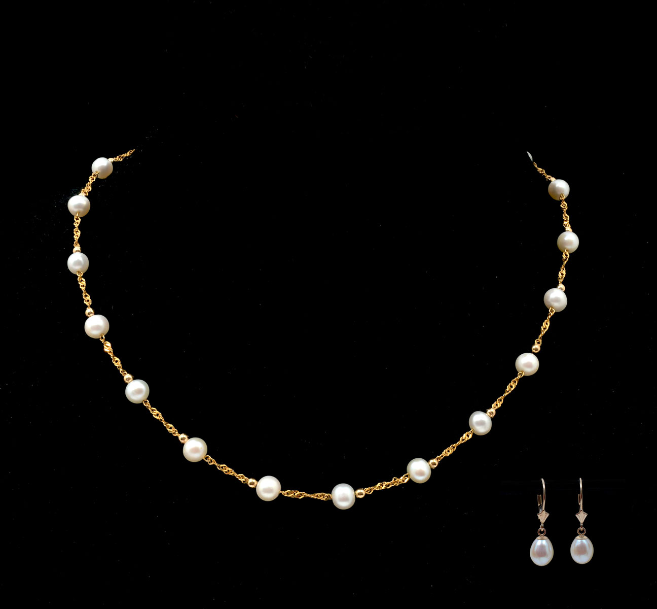 14K & PEARL NECKLACE AND EARRINGS: 17.5