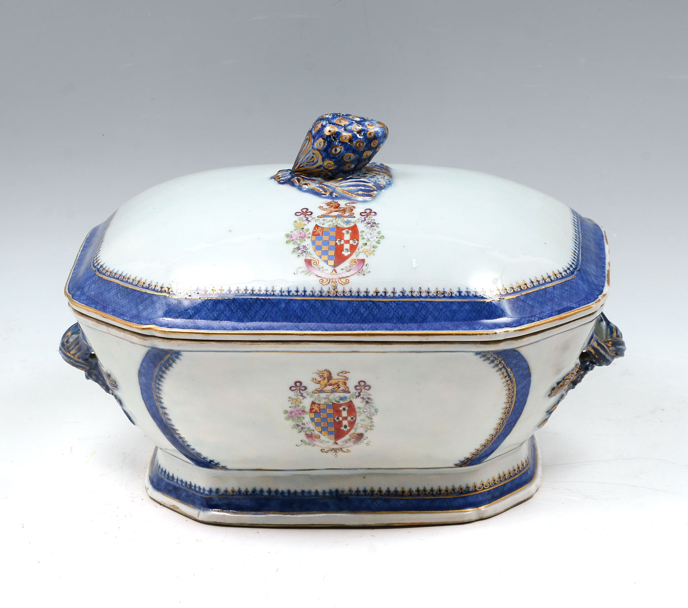 CHINESE EXPORT FAMILLE ROSE SOUP TUREEN