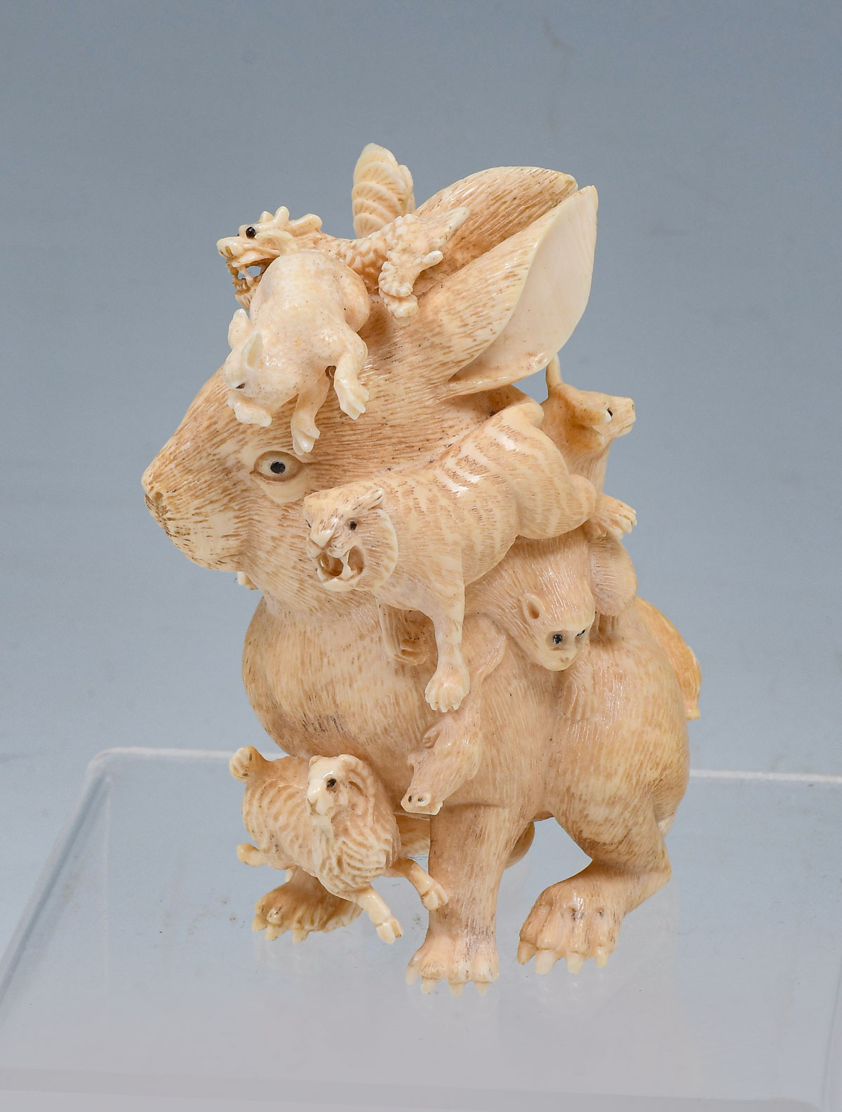 LARGE CARVED JAPANESE IVORY RABBIT 36cb24