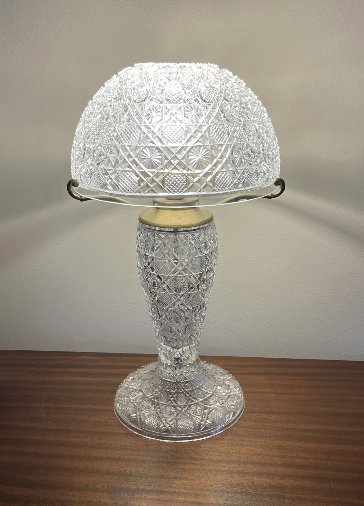LARGE STATELY CUT GLASS TABLE LAMP: