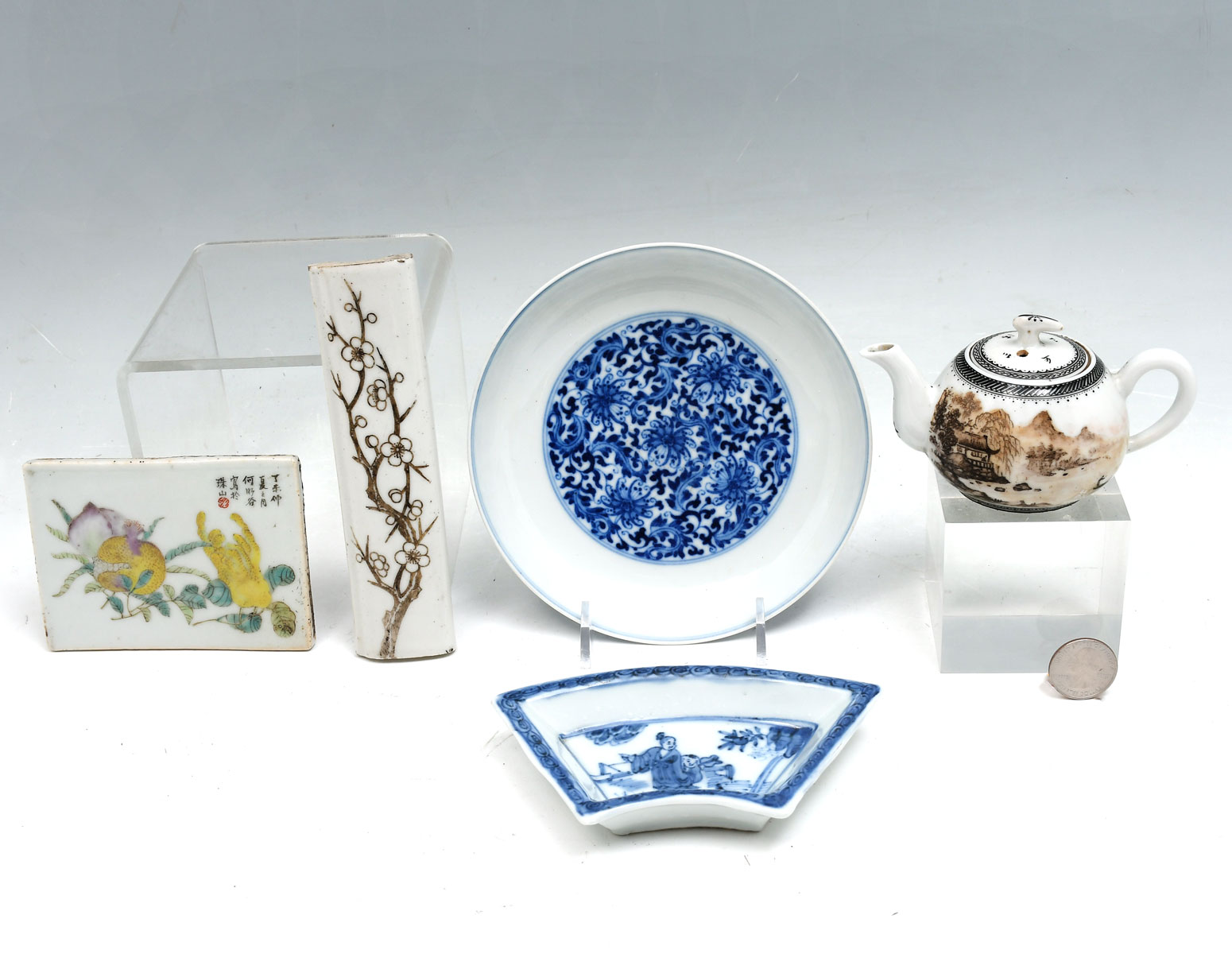 5 PIECE CHINESE PORCELAIN COLLECTION: