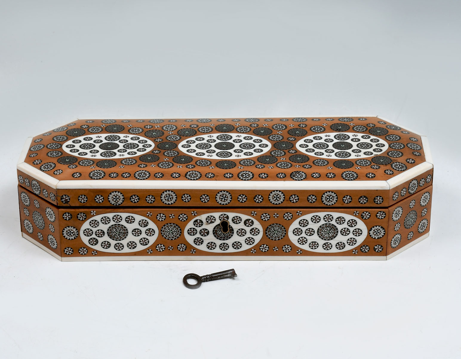 INLAID BOX WITH KEY Heavily inlaid 36cbf1